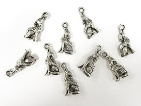 25 Pc 21mm Howling Wolf Charms, Coyote Charms, animal charms Pewter, Antique Silver Finish - PP164 - BeadPrism