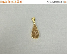 Druzy Teardrop Pendant, Natural Uruguay Amethyst 30mm, 24K gold plated edged all around - DP19-18 - BeadPrism